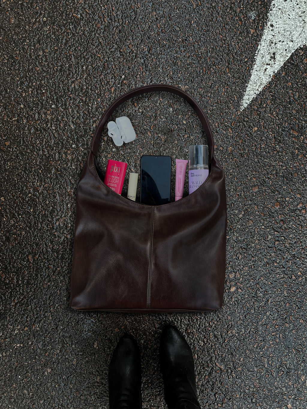 Hobo Bag in Glossy Brown