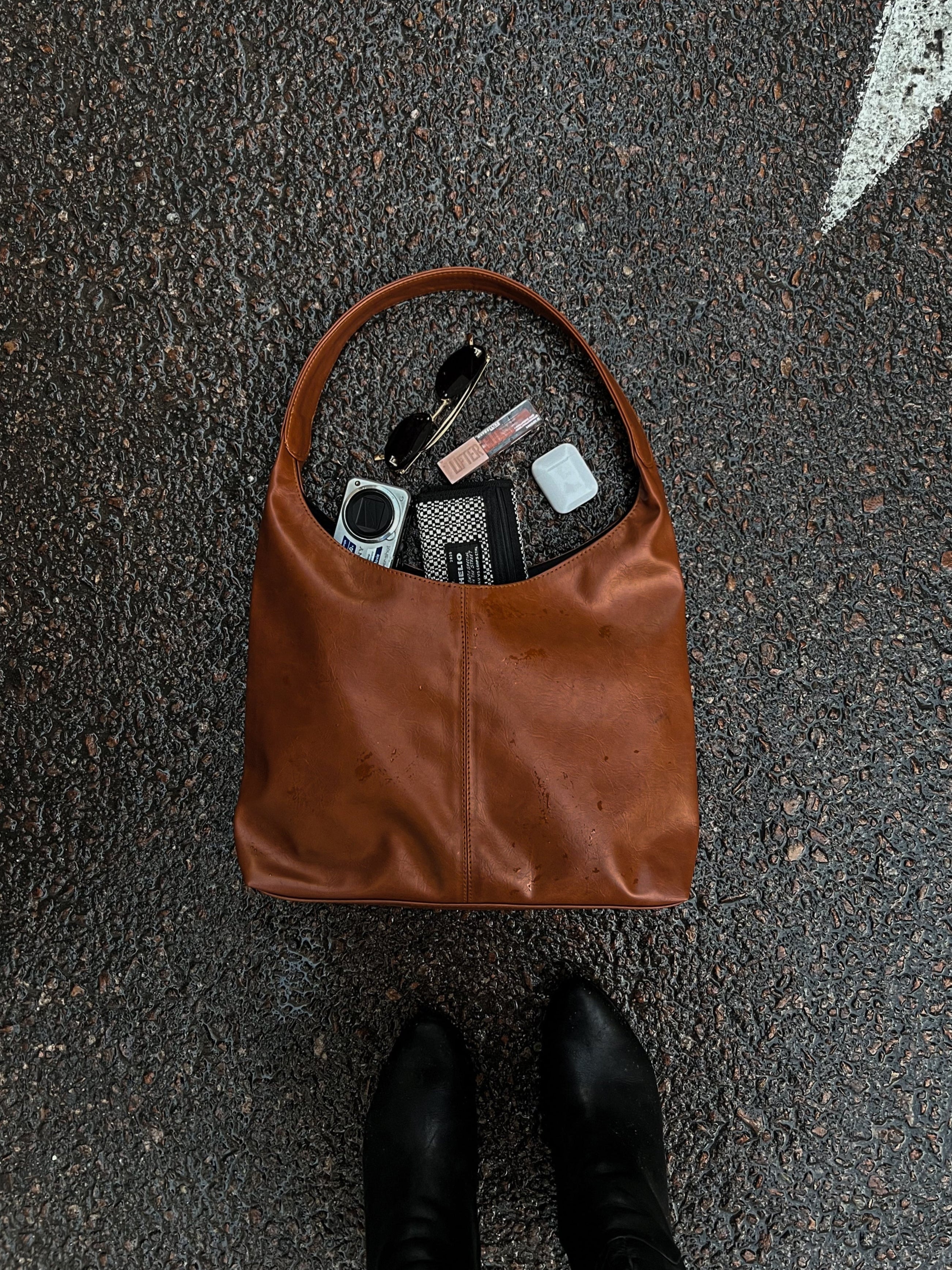Hobo Bag in Caramel Brown